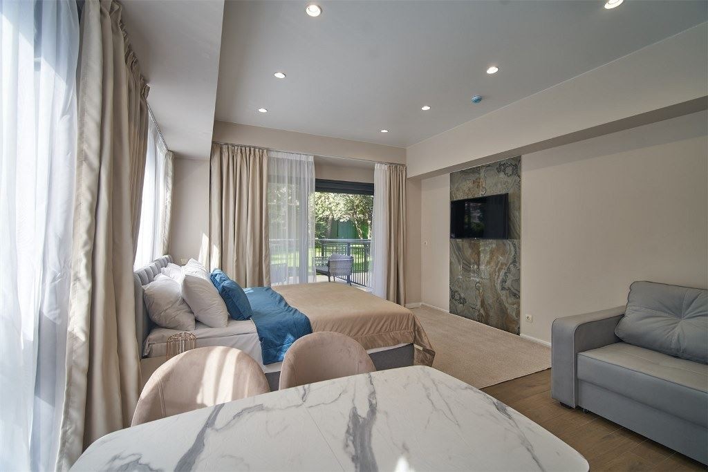 rooms-poly-luxe-terrasa