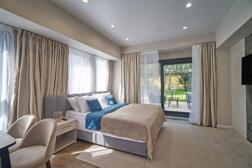 rooms-poly-luxe-terrasa