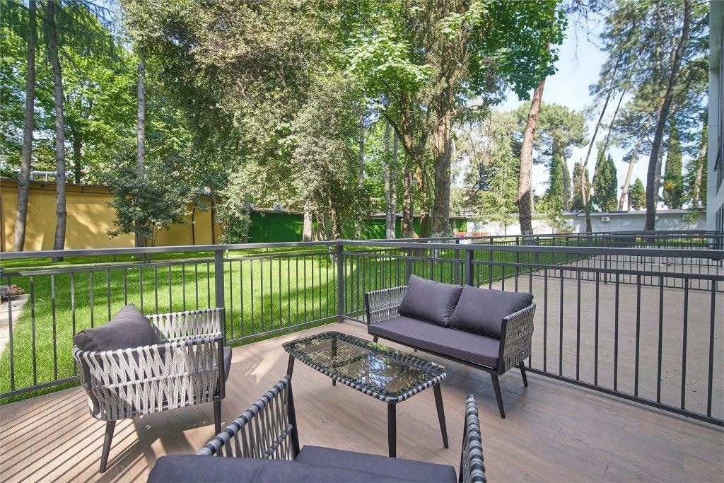 rooms-poly-luxe-terrasa