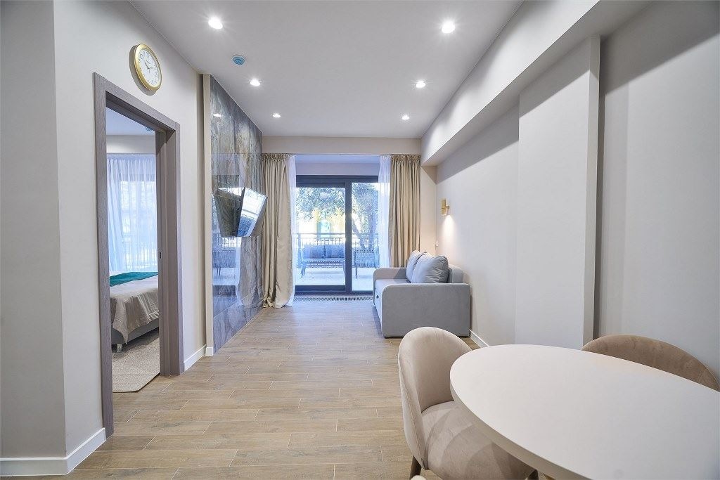 rooms-2-room-luxe-with-terasa