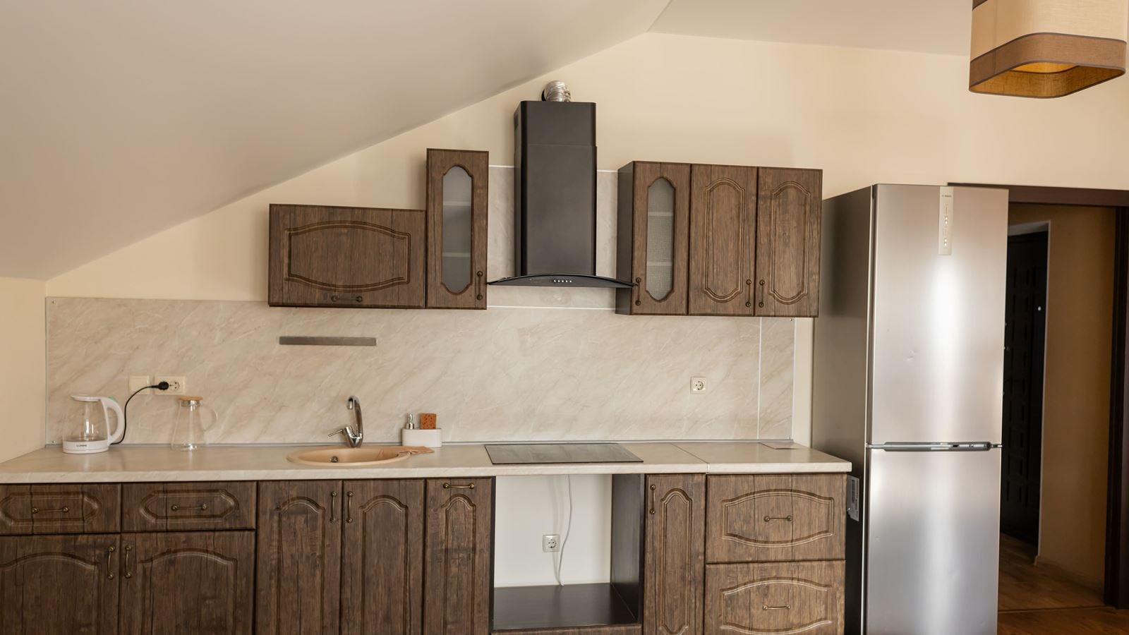 rooms-стандарт-двухкомнатный-с-кухней-балконом-вид-на-озеро-лес-бассейн-4-этаж-до-3х-гостей-общая-площадь--69-квм