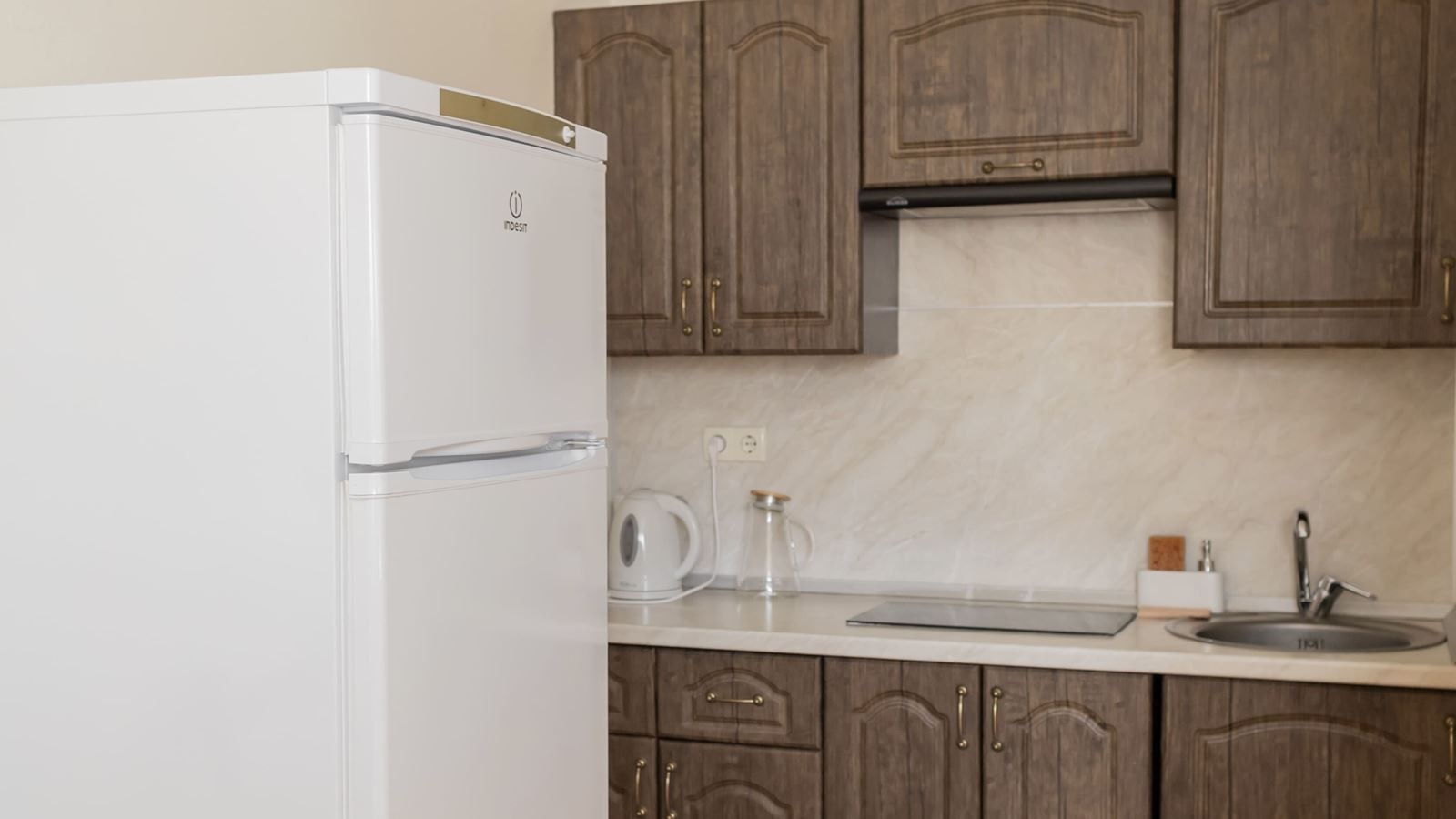 rooms-стандарт-с-кухней-балконом-вид-на-бассейн-23-этаж-до-4х-гостей общая-площадь-37-квм