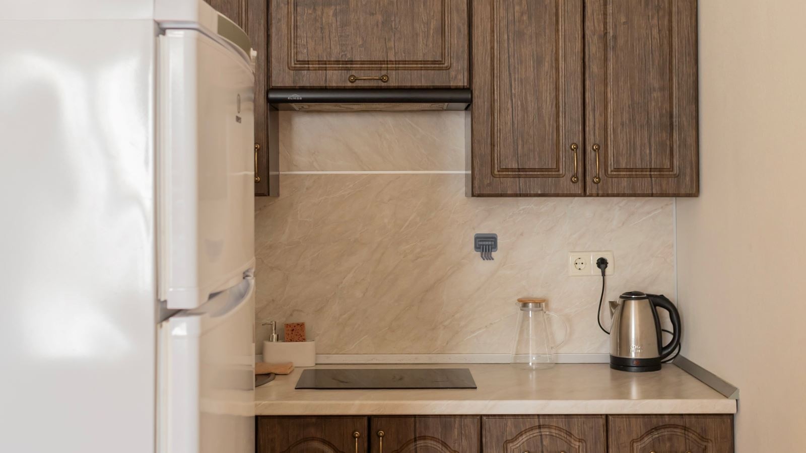 rooms-стандарт-с-кухней-вид-на-двор-и-лес-23-этаж-до-4х-гостей общая-площадь--27-квм