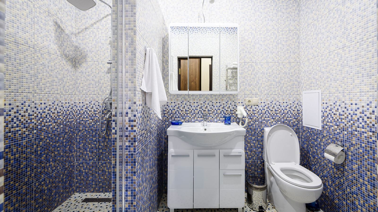 rooms-люкс-двухкомнатный-с-балконом-вид-на-озеро-и-лес-23-этаж-до-4х-гостей общая-площадь-40-квм