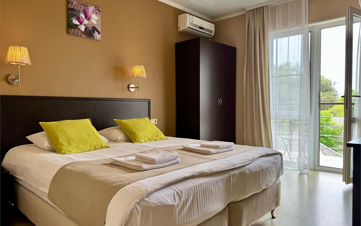 rooms-двухместный-номер-с-общим-балконом