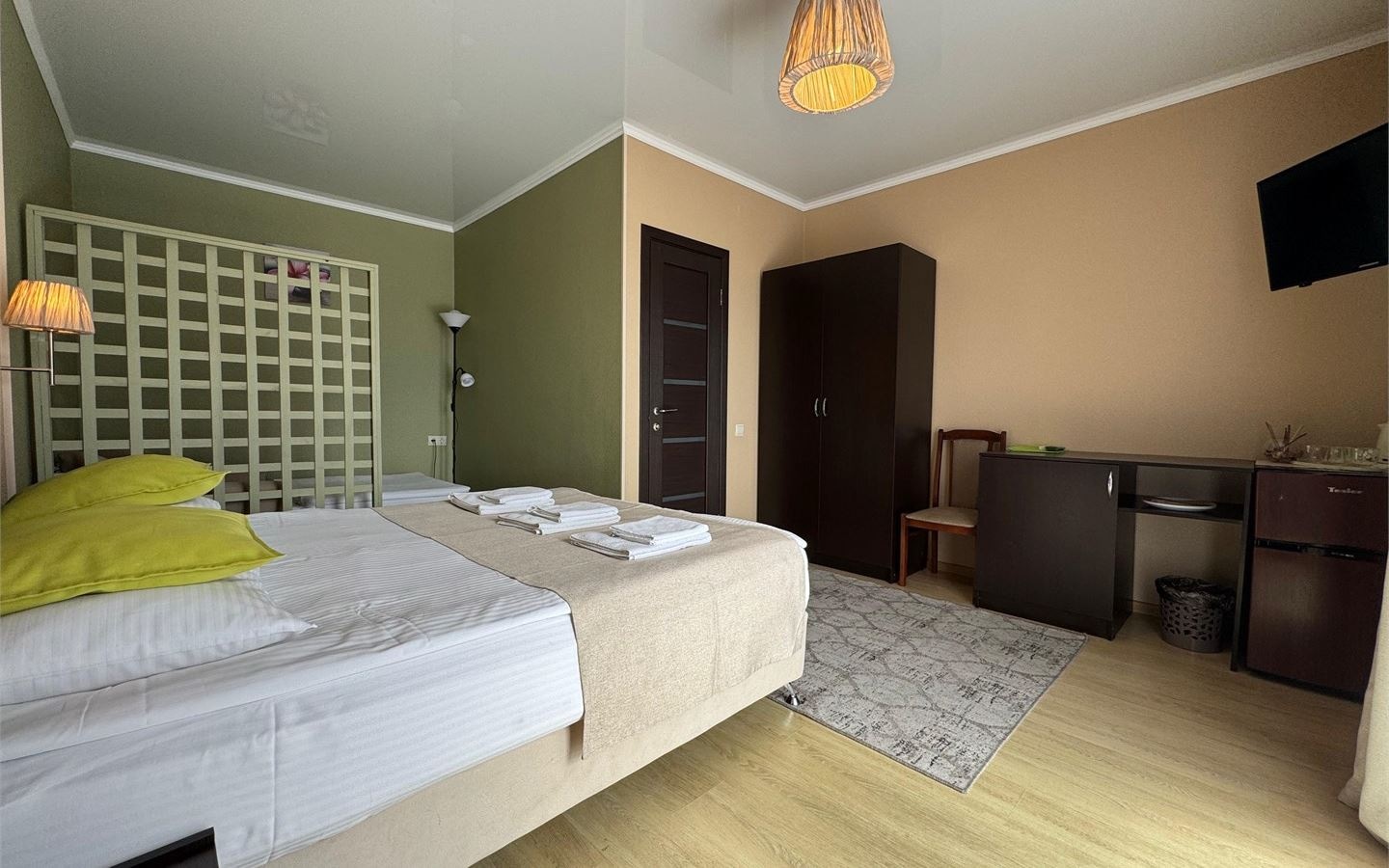 rooms-трехместный-с-общим-балконом