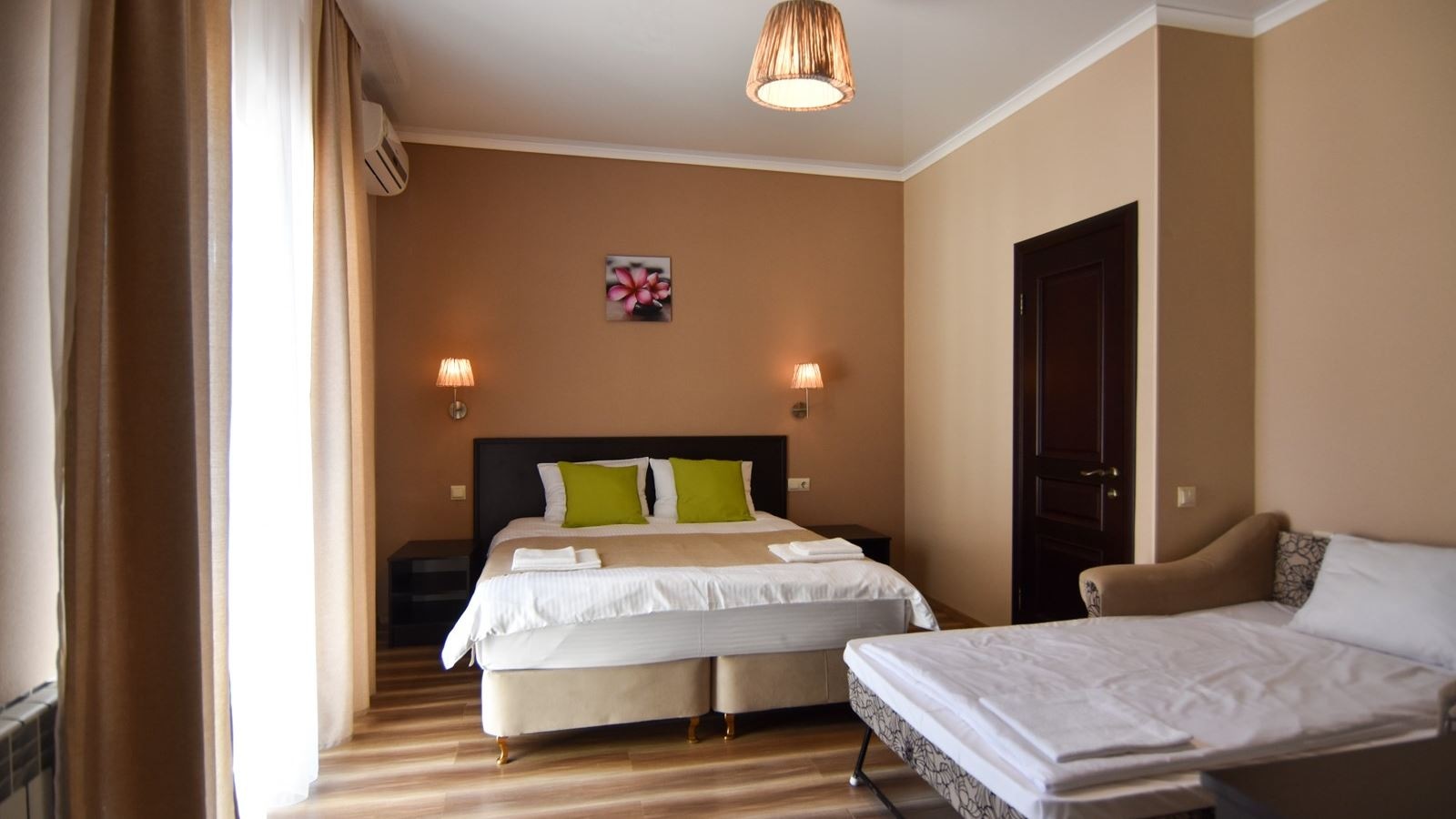 rooms-трехместный-с-террасой
