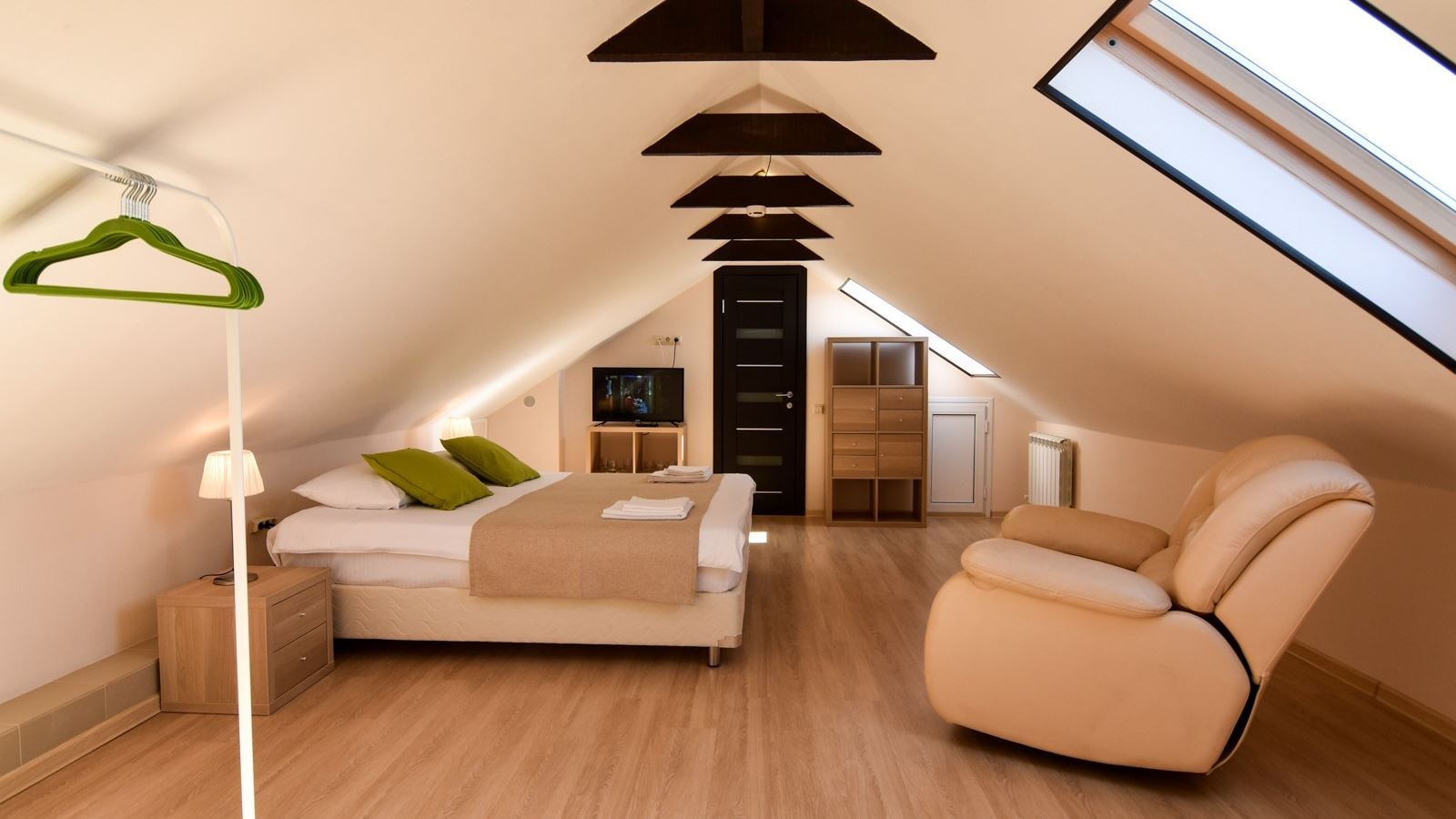 rooms-двухкомнатный-номер-на-мансарде