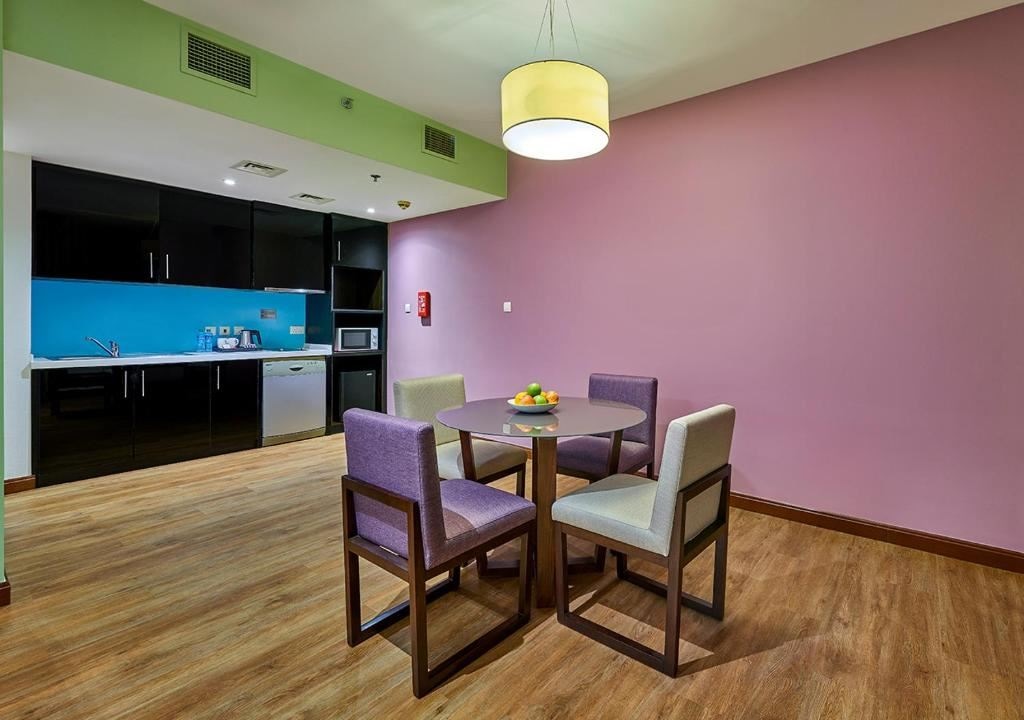 rooms-one-bedroom-apartment-city-view