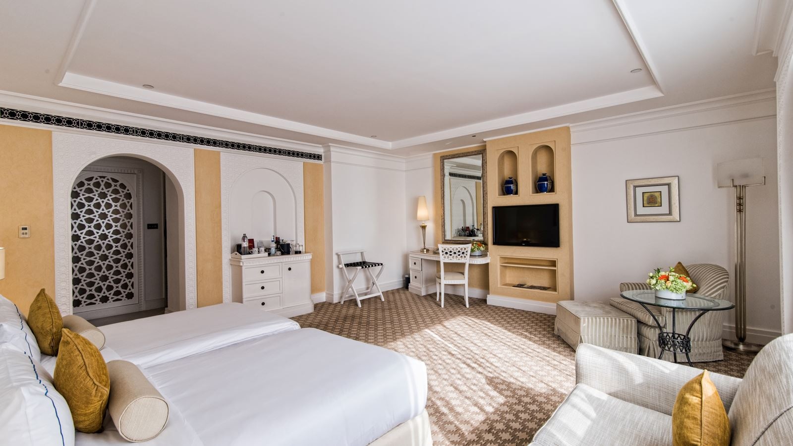 rooms-grand-family-room