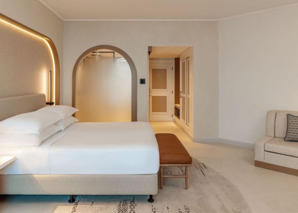 rooms-triple-deluxe-room