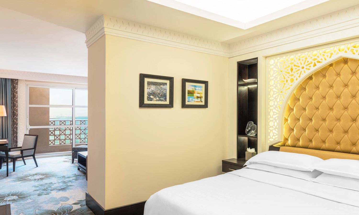 rooms-sheraton-club-room-pool-view