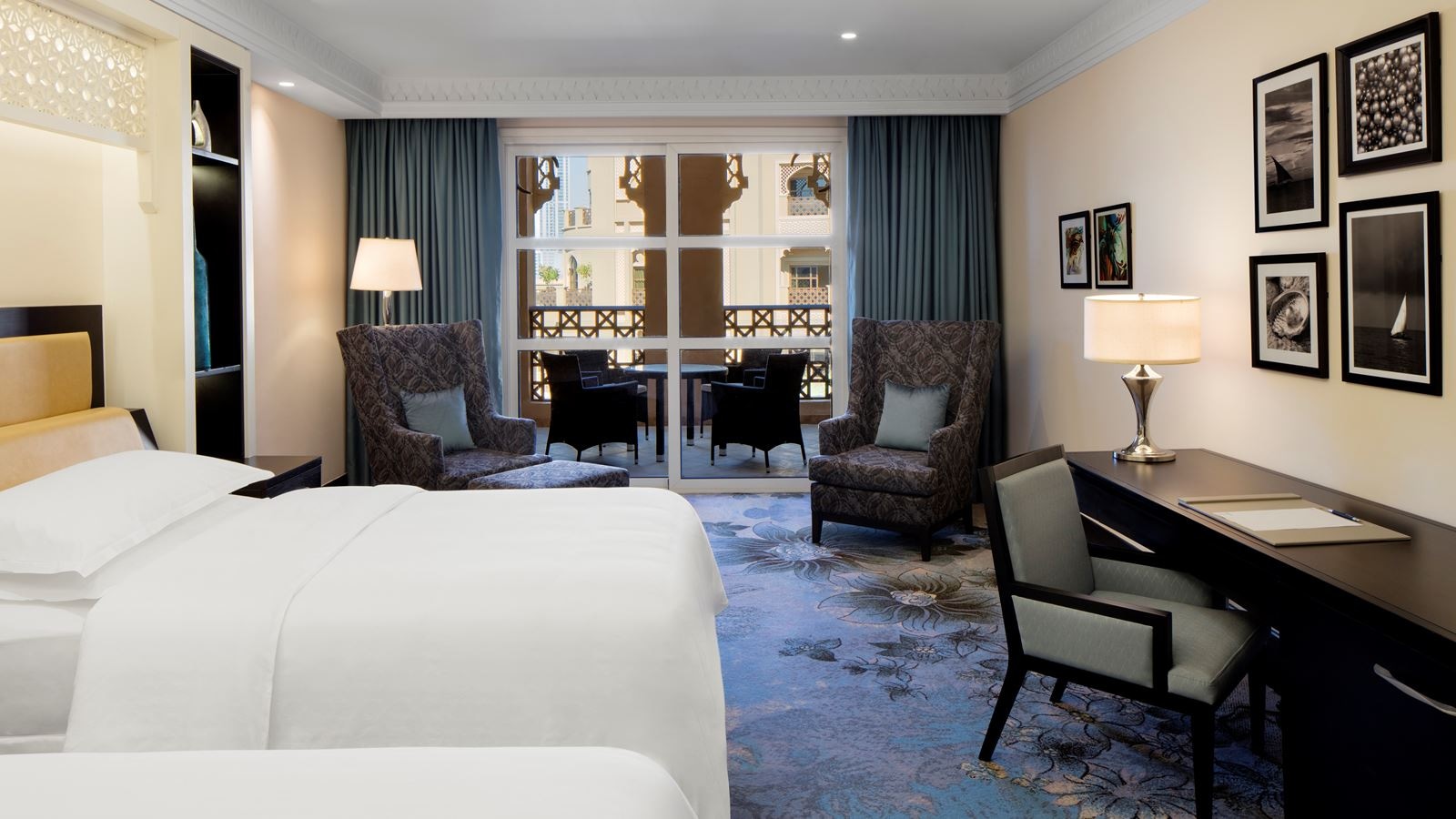 rooms-sheraton-club-room-pool-view