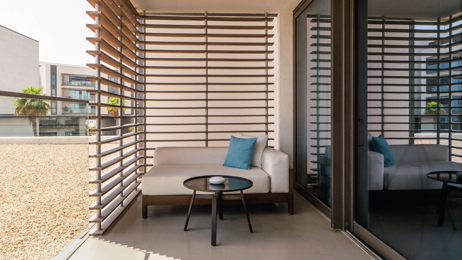 rooms-luux-skyline-view-room