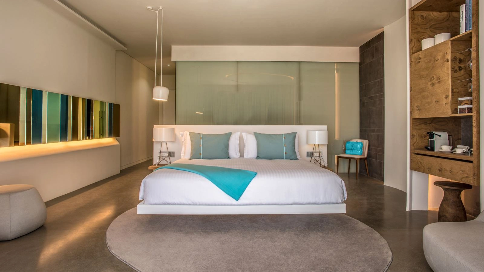 rooms-luux-skyline-view-room