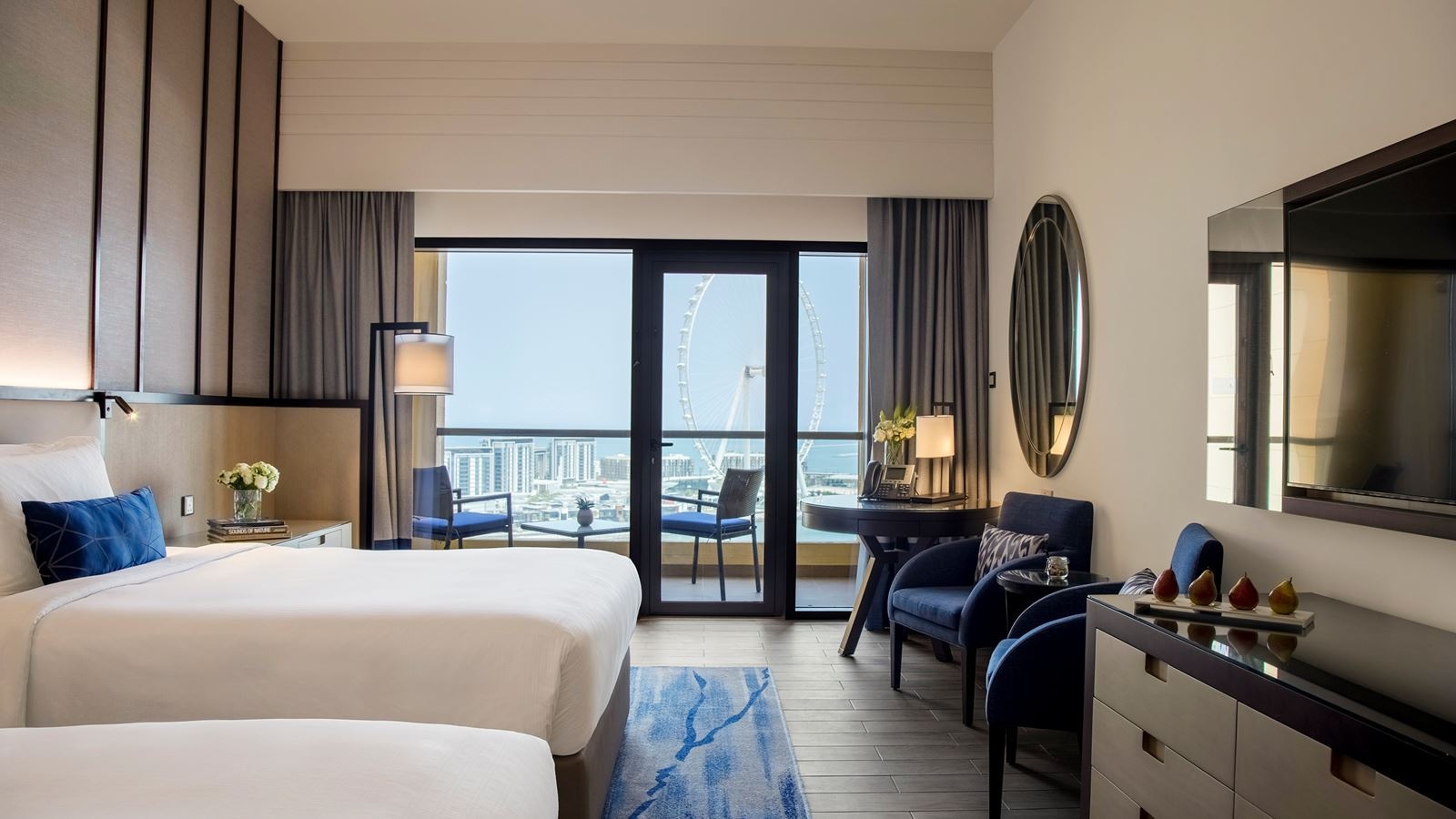 rooms-sea-front-view-room-w-balcony