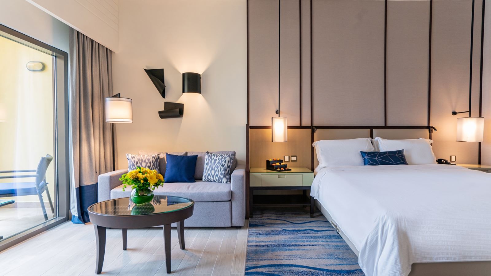 rooms-sea-front-club-rotana-room-w-balcony