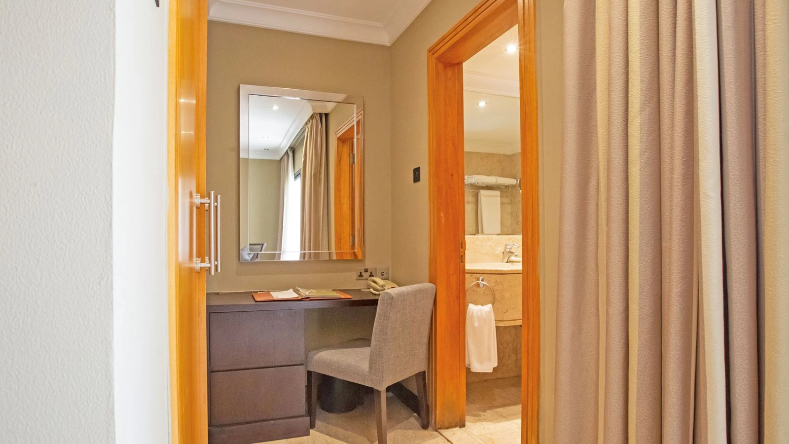 rooms-executive-suite