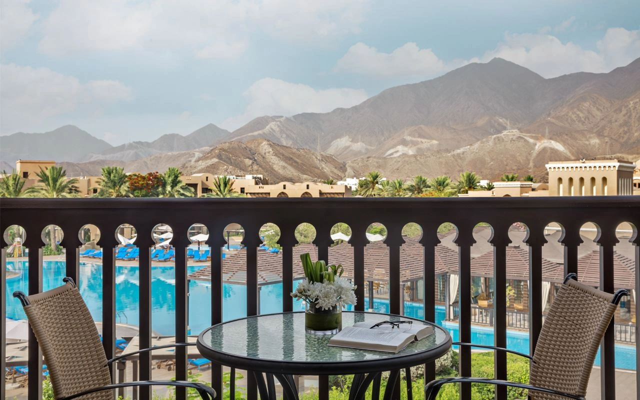 rooms-deluxe-room-pool-view