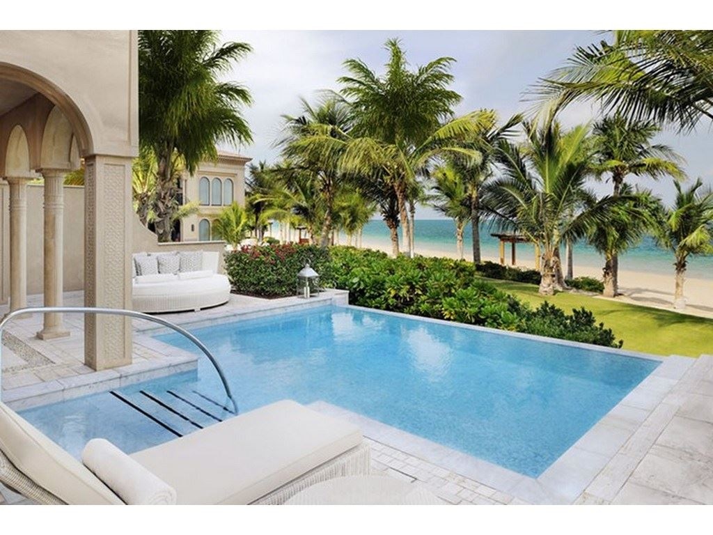 rooms-palm-beach-executive-suite-with-a-pool