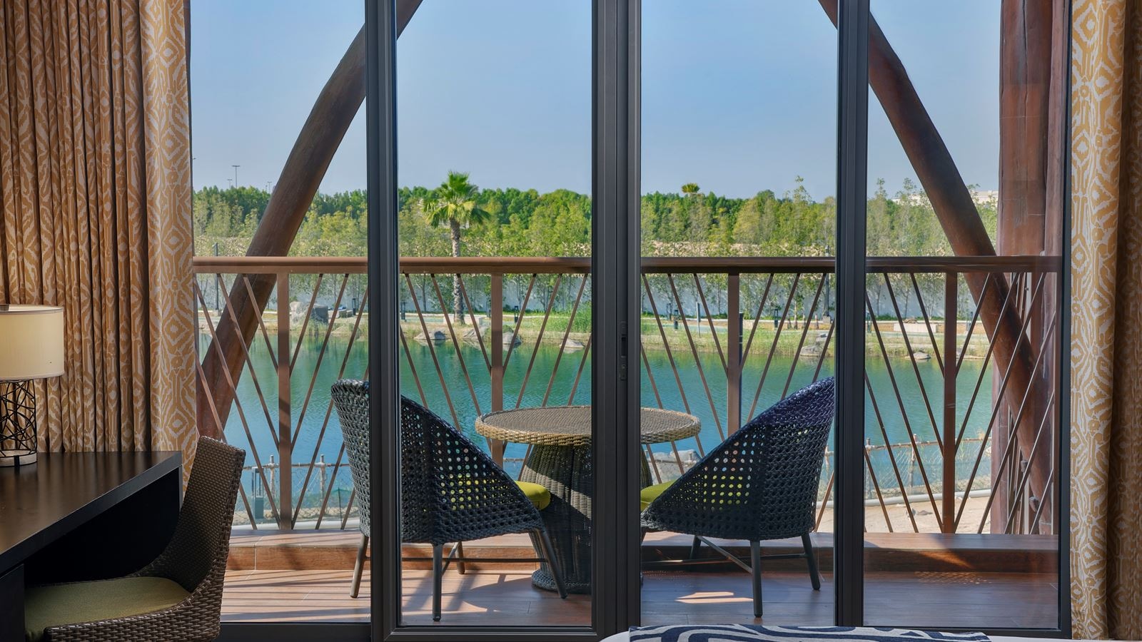 rooms-deluxe-king-room-river-view