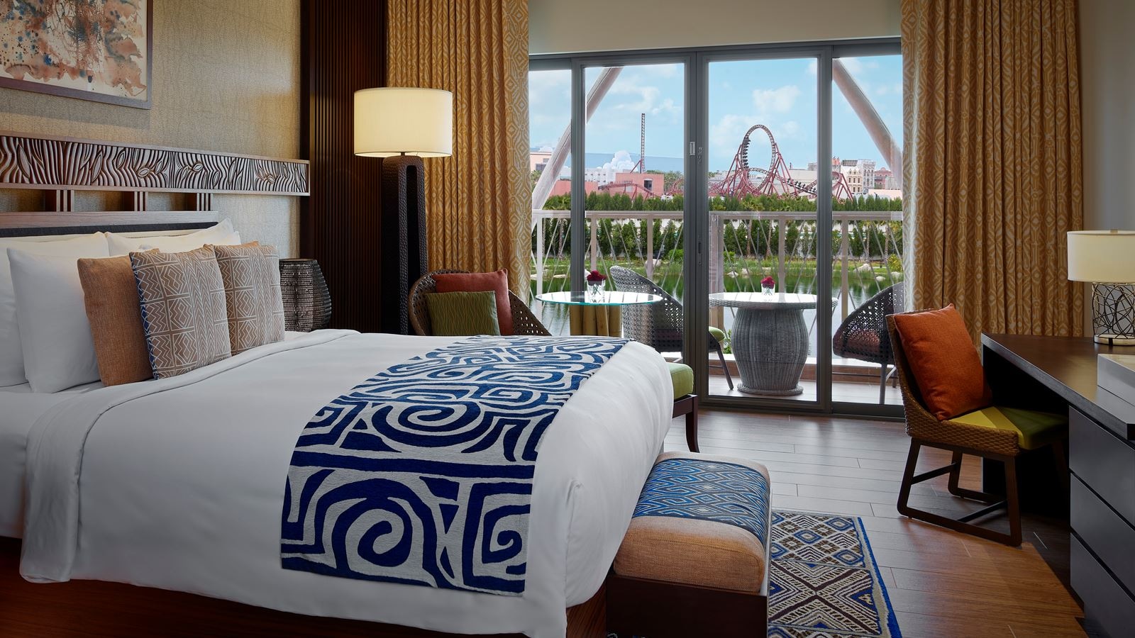 rooms-deluxe-king-room-pool-view