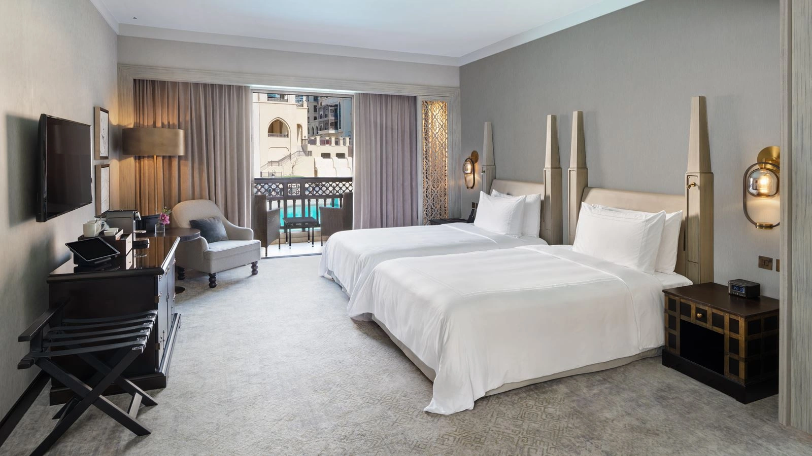 rooms-deluxe-lake-view-room