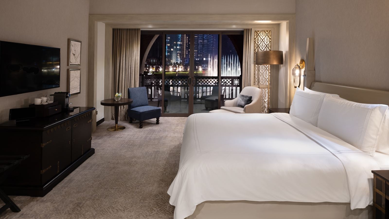 rooms-deluxe-fountain-view-room