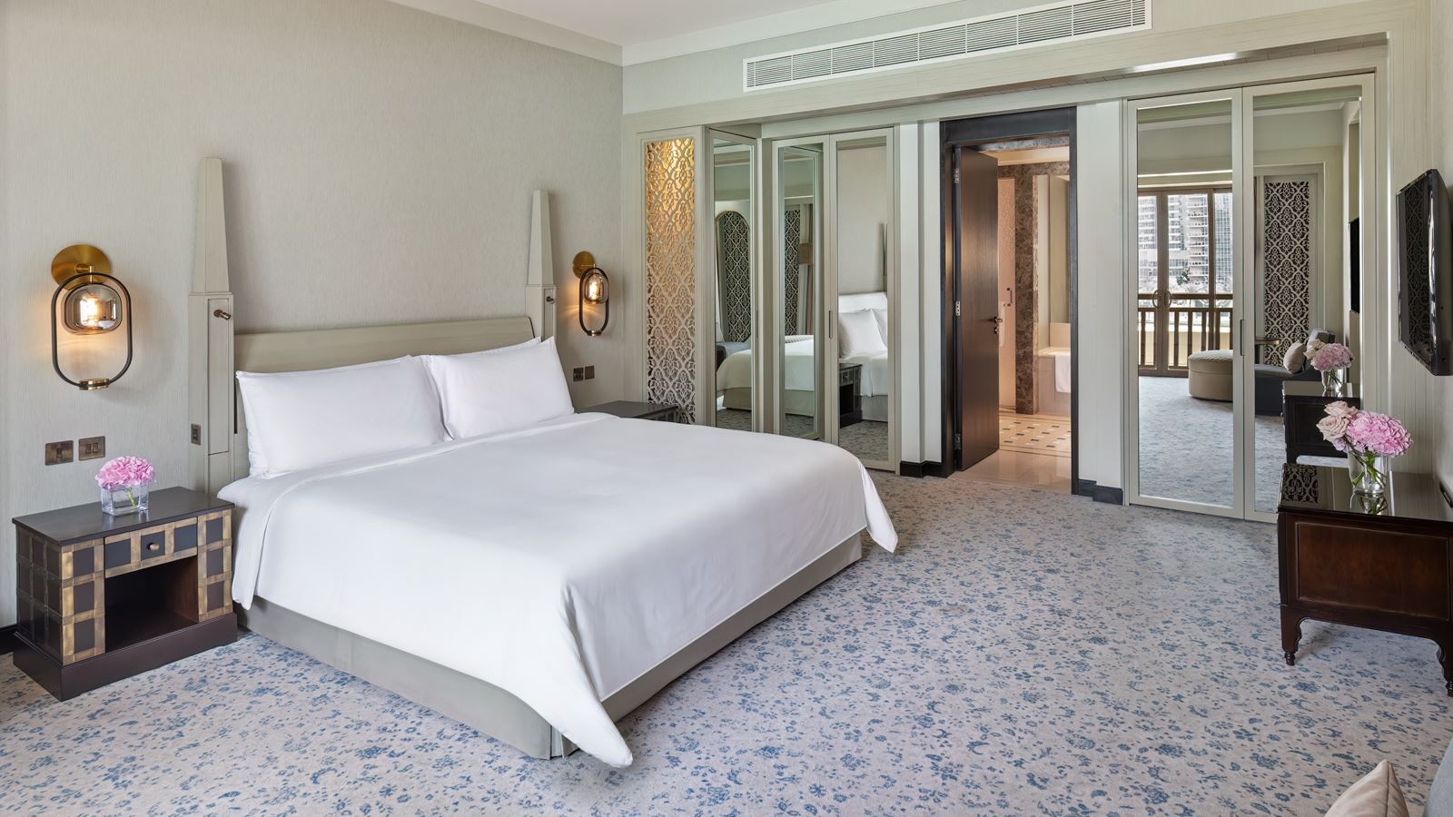 rooms-palace-suite-lake-view