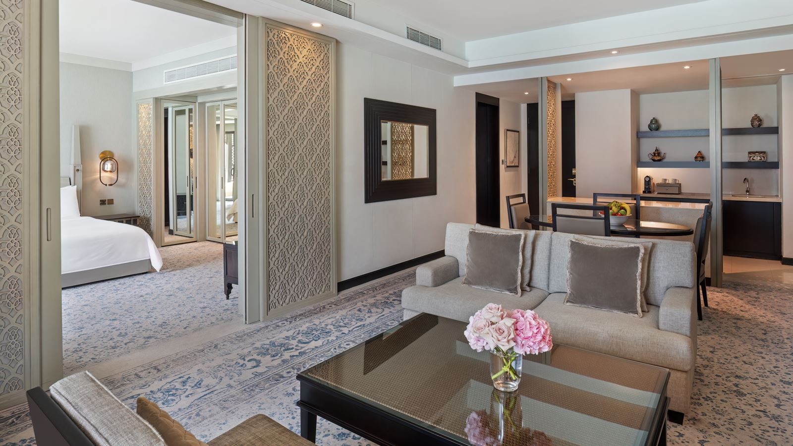 rooms-palace-suite-lake-view