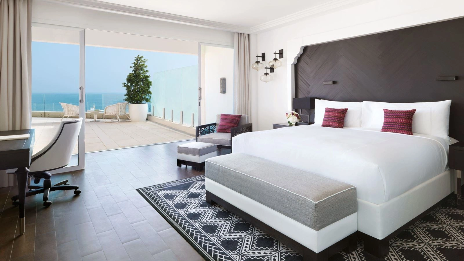 rooms-signature-terrace-room-king