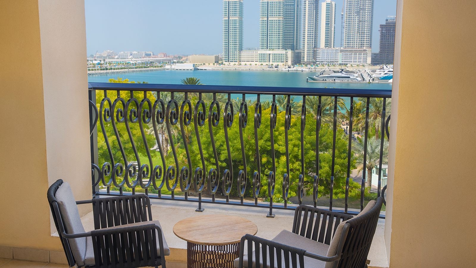 rooms-westin-club-room-sea-view