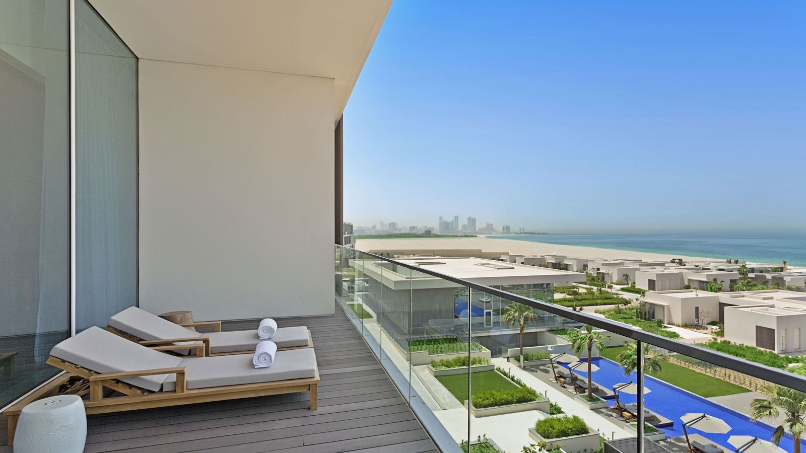 rooms-kohinoor-ocean-view-suite--with-private-terrace