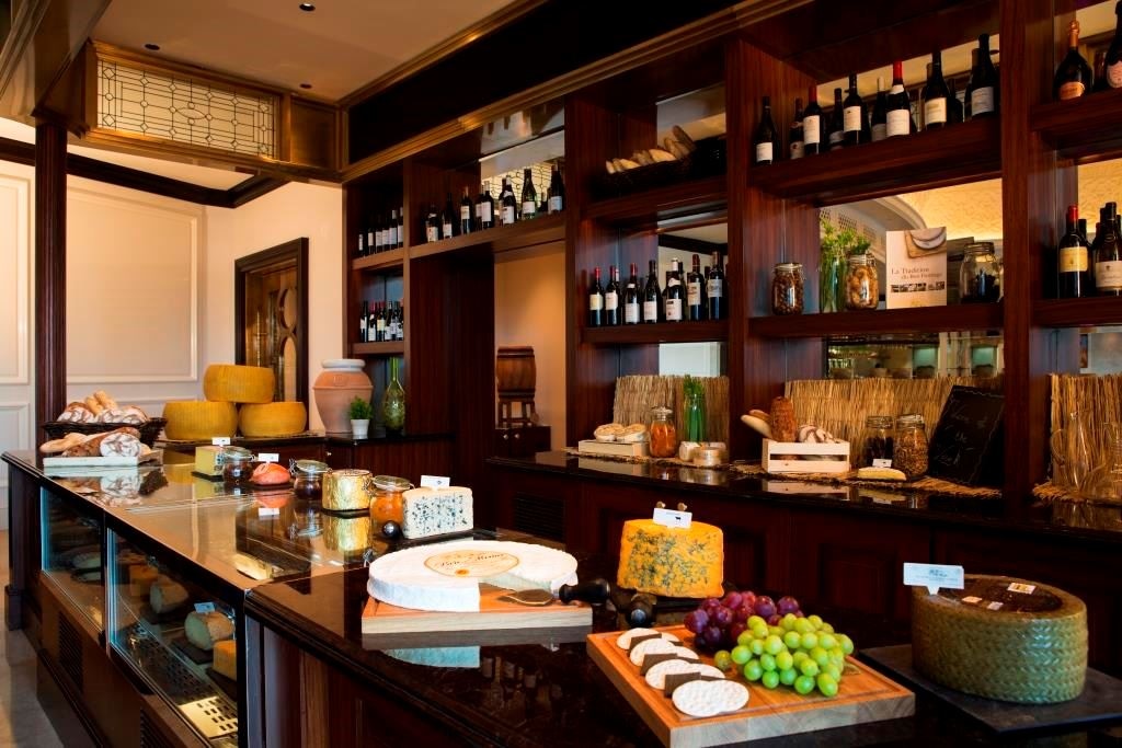 restaurants-the-terrace-on-the-corniche