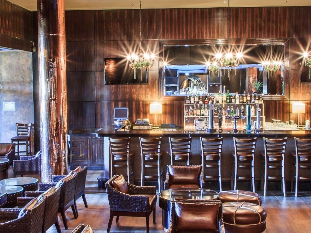 bars-lattitude-bar-and-restaurant