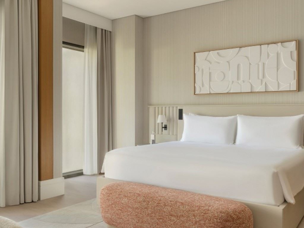 rooms-walking-eclipse-suite-w-resort-view