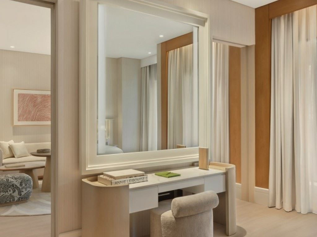 rooms-walking-eclipse-suite-w-resort-view