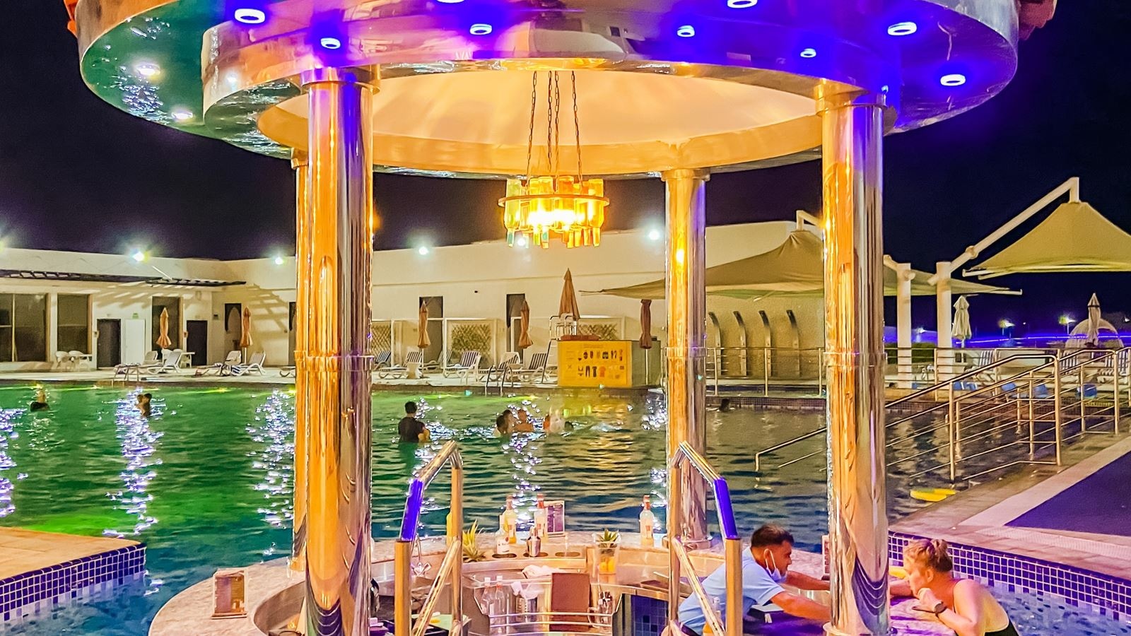 bars-al-hoory-pool-bar