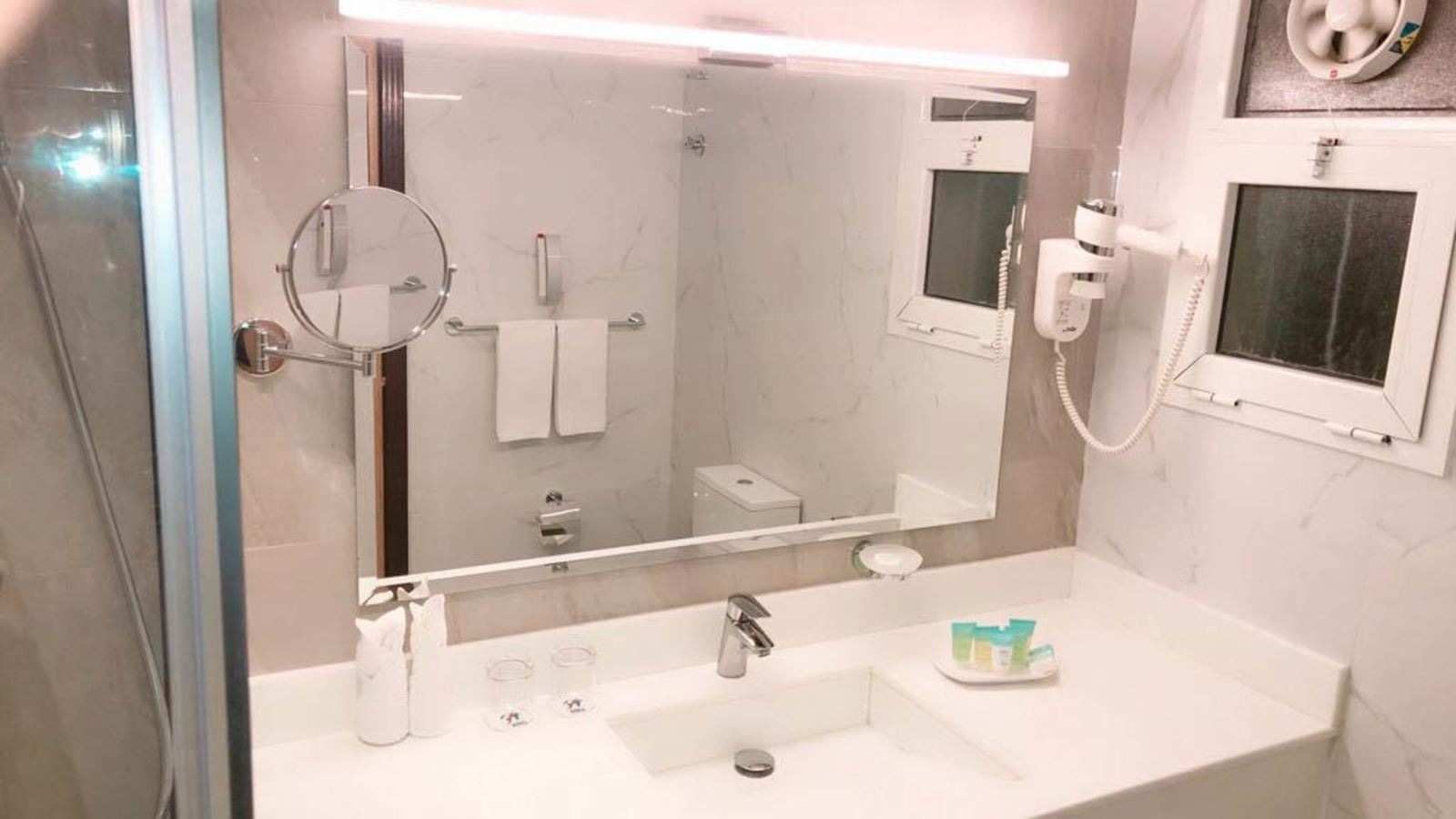 rooms-twobedroom-suite