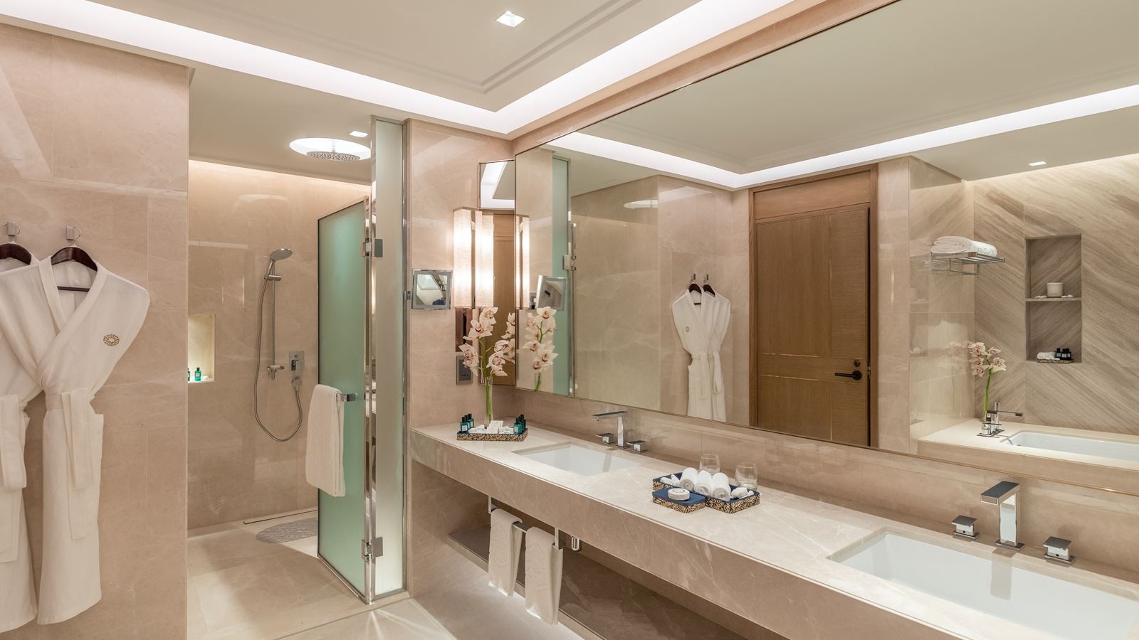 rooms-luxury-suite-palm-sea-view-with-club-lounge-access