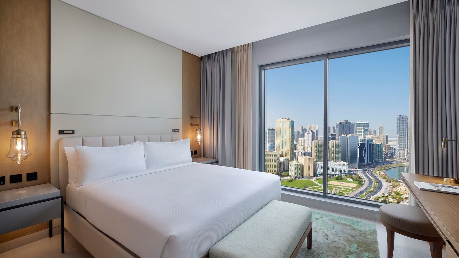 rooms-king-one-bedroom-corner-apartment