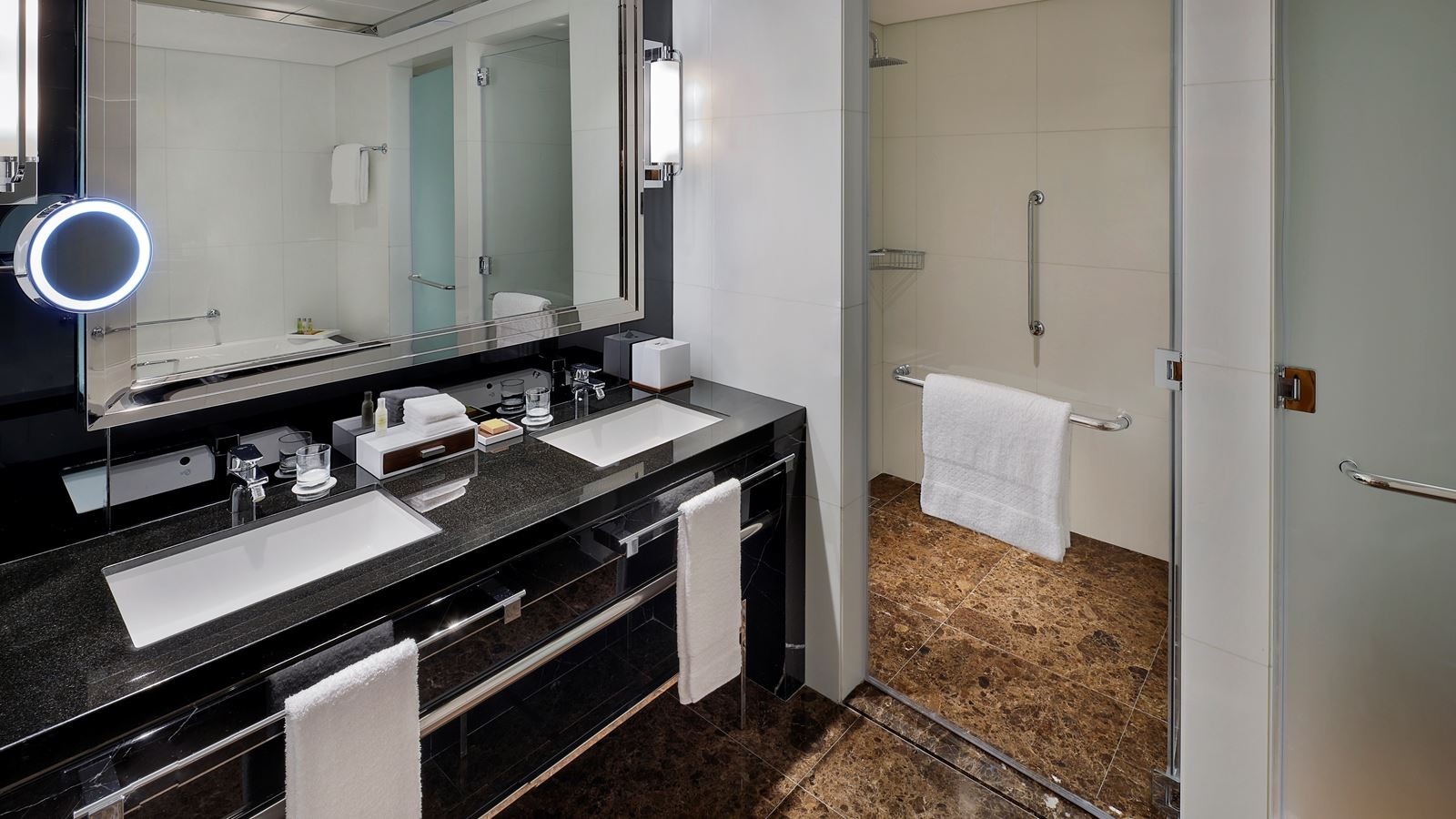 rooms-one-bedroom-suite-with-sea-view-king