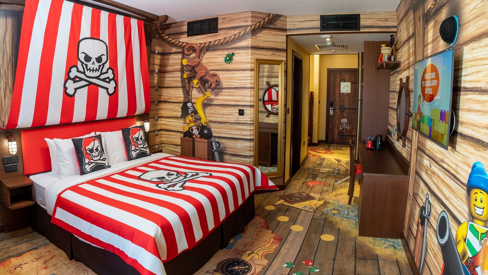 rooms-run-of-the-house-fully-themed-room