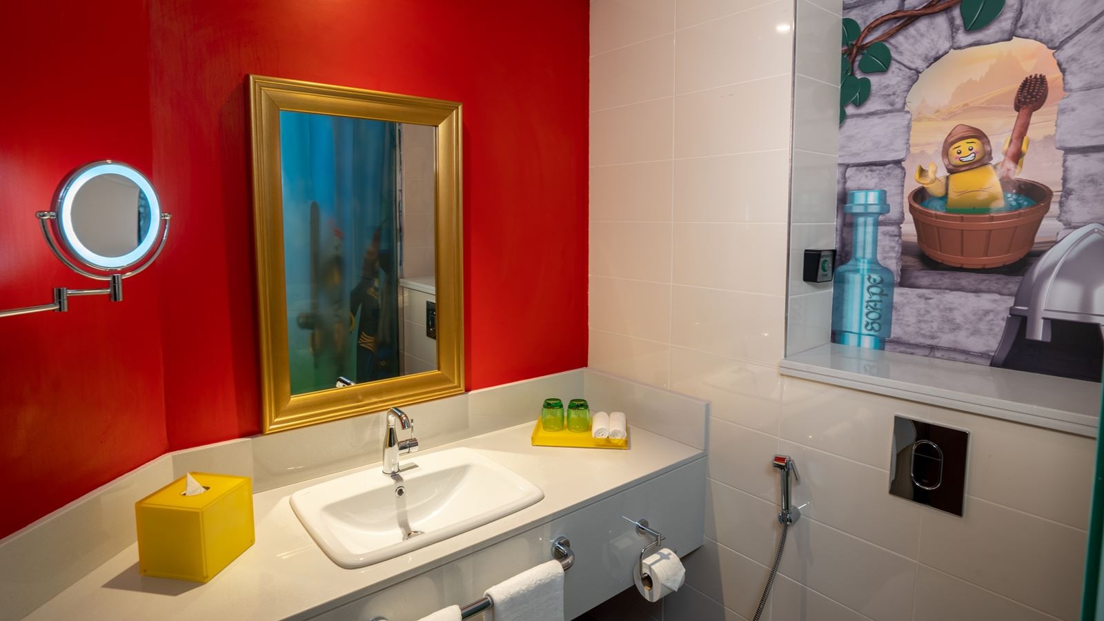 rooms-run-of-the-house-fully-themed-room