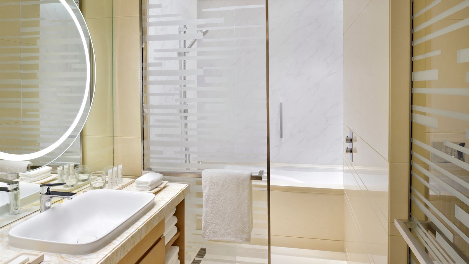 rooms-club-premium-room-marina-view-twin