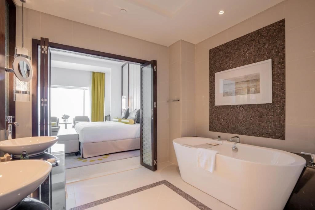 rooms-two-bedroom-family-room-courtyard--corniche-view