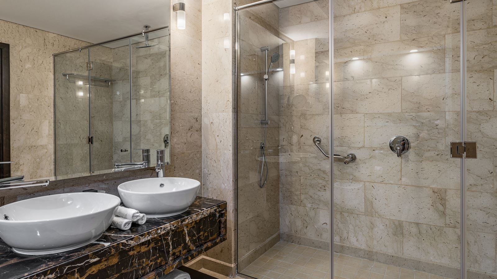 rooms-deluxe-studio-apartment