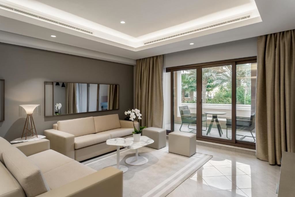 rooms-family-three-bedroom-palm-view-apartment