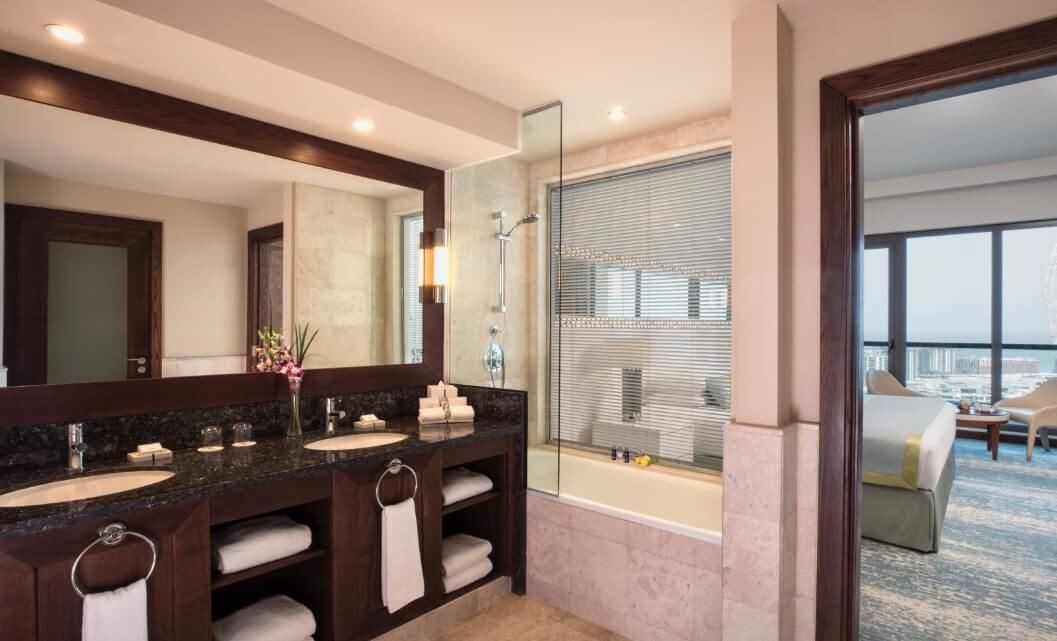 rooms-family-one-bedroom-suite-sea-view-with-balcony-and-lounge-access