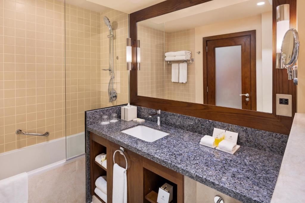 rooms-ain-dubai-sea-view-room-with-balcony